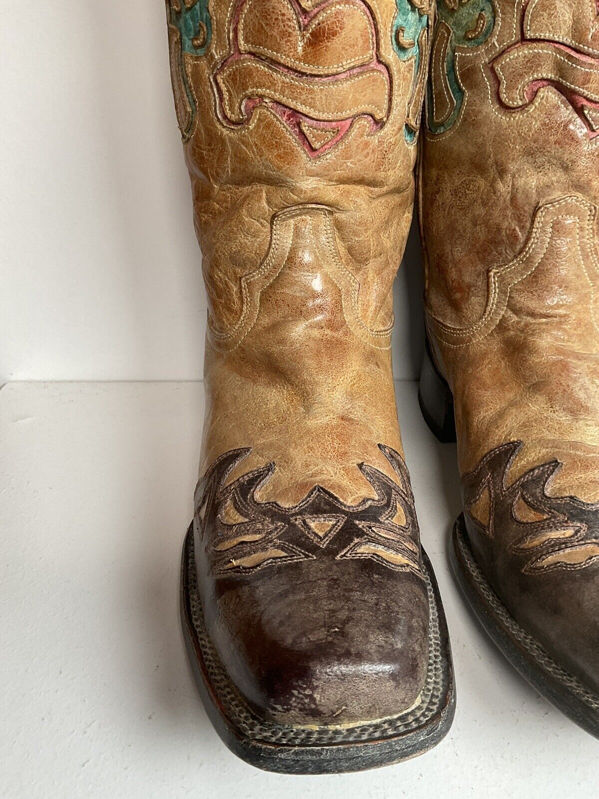 Corral Heart BreakerCowgirl Boots 11 M Wingtip Tooled Revolver Inlay