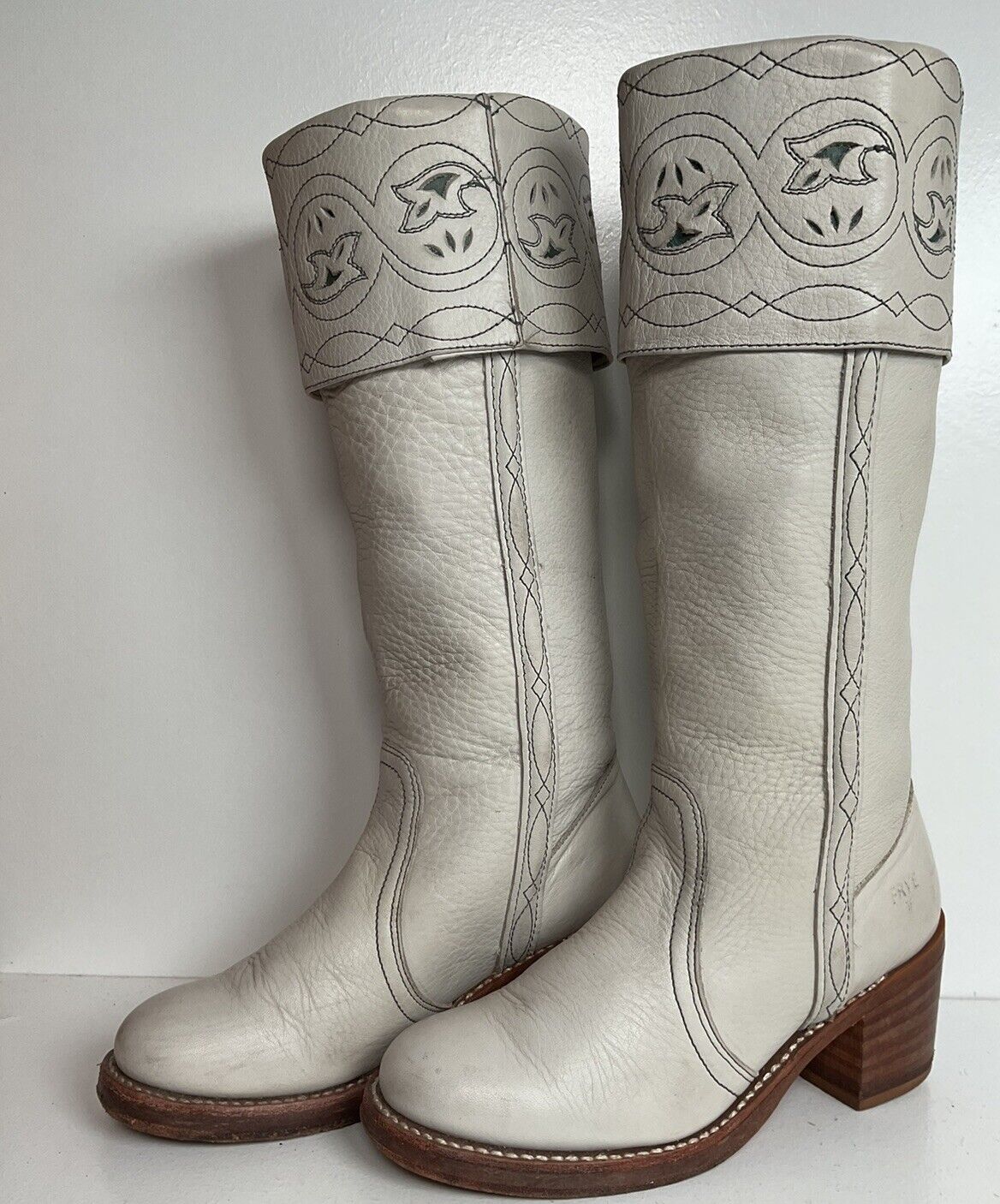 Vintage Frye Sabrina White Campus Boots 6 B Platform Cuffed Tooled Inlay