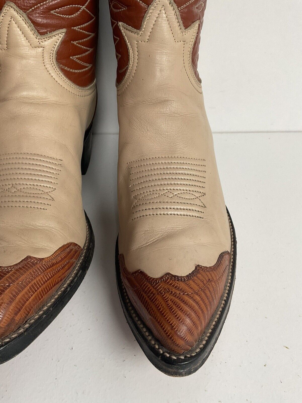 Vintage Tony Lama Wingtip Cowgirl Boots 6.5 B Creme Urban Cowboy