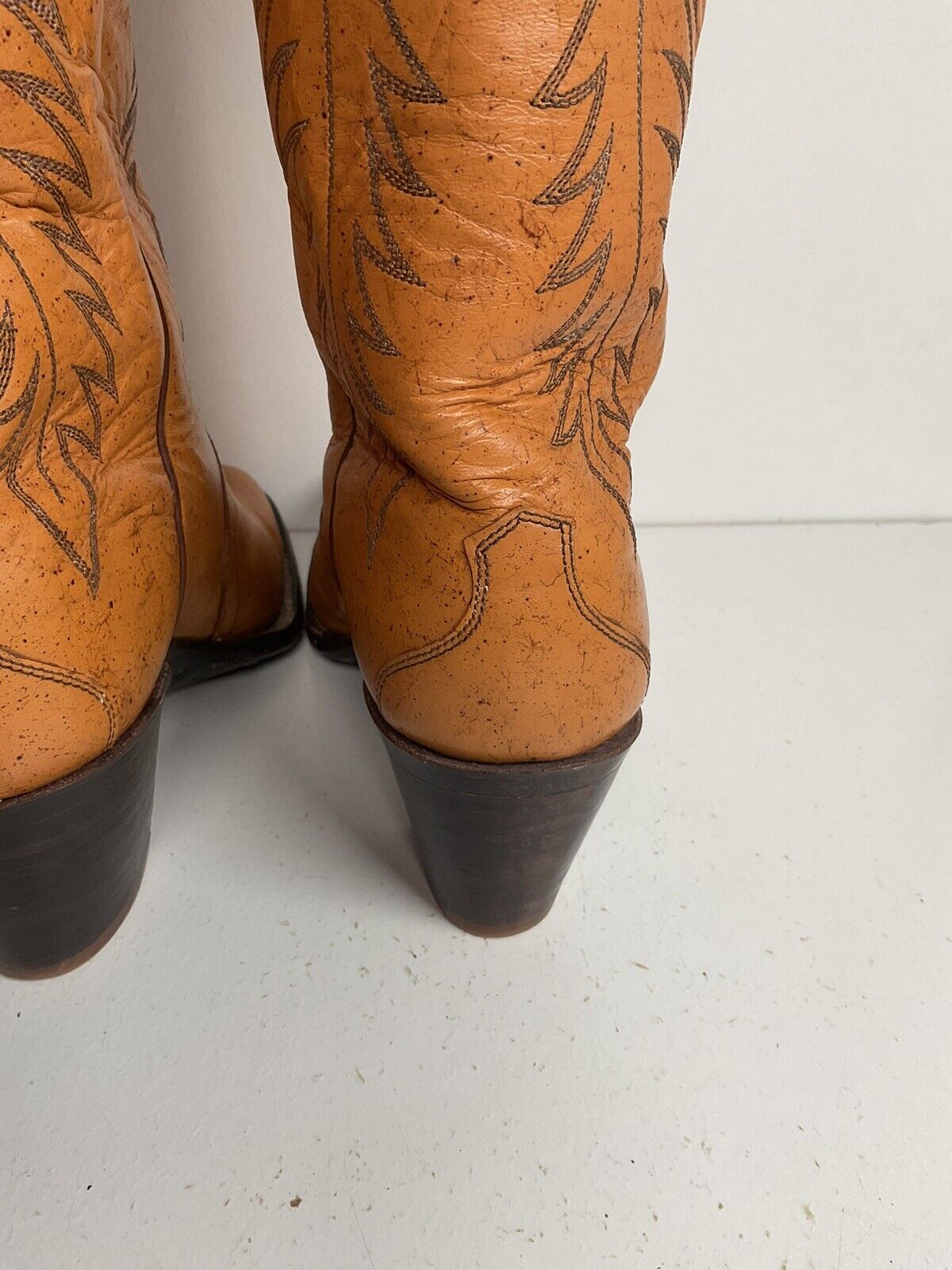 Vintage Justin Tall Cowgirl Boots 8 A Stitched Leaf Tooled Overlay