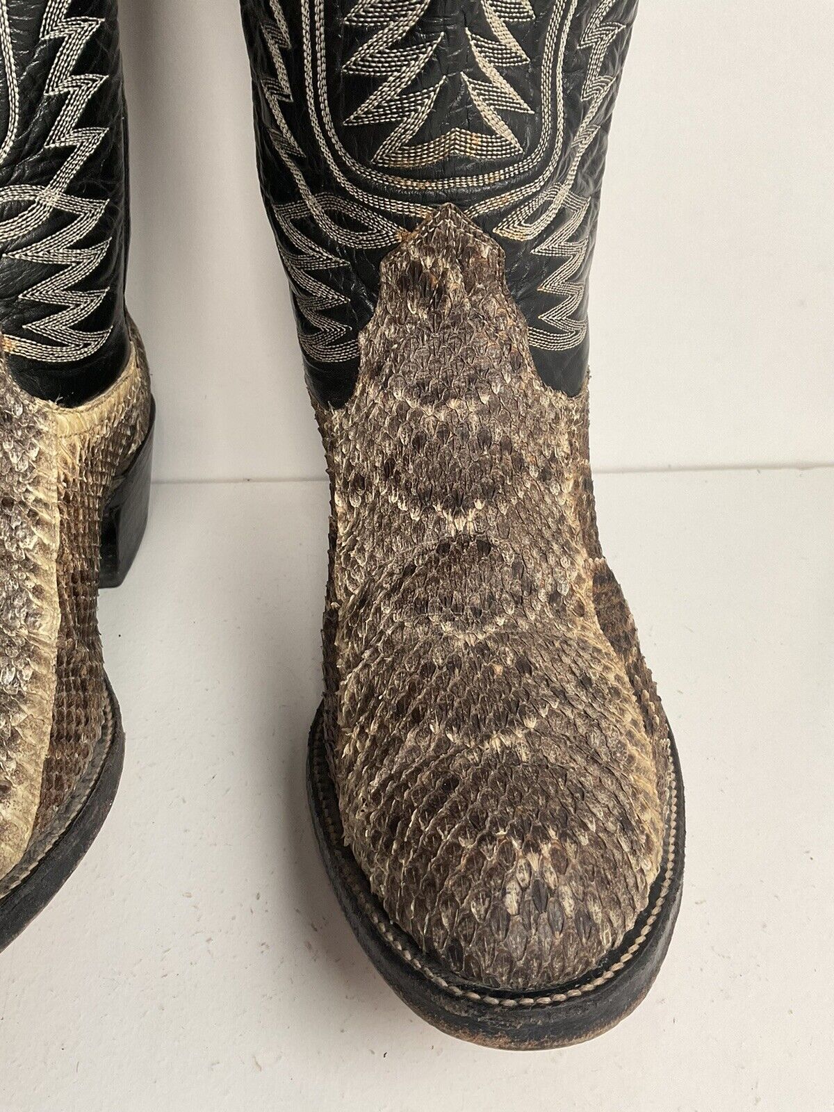 Cowtown Diamondback Rattlesnake Cowboy Boots 10 D USA Made Snakeskin