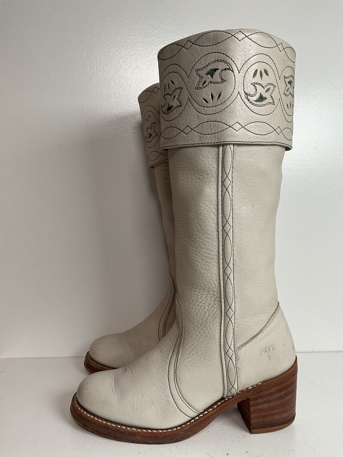 Vintage Frye Sabrina White Campus Boots 6 B Platform Cuffed Tooled Inlay