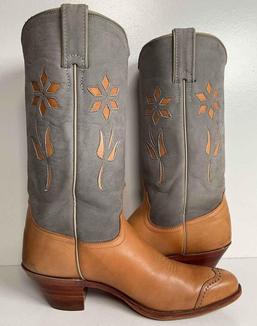 Vintage Justin Women’s Flower Cowgirl Boots 8 B Tooled Inlay USA Made