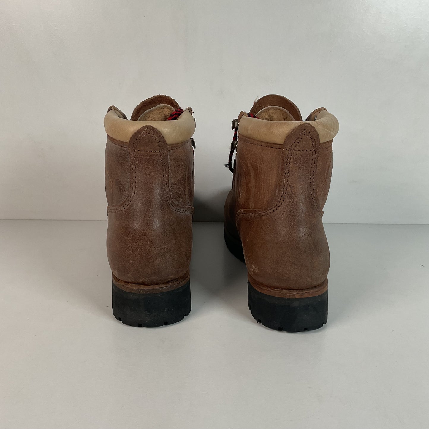Vintage Vasque Mens Mountaineering Boots 8.5 A Hiking Rough Out Suede