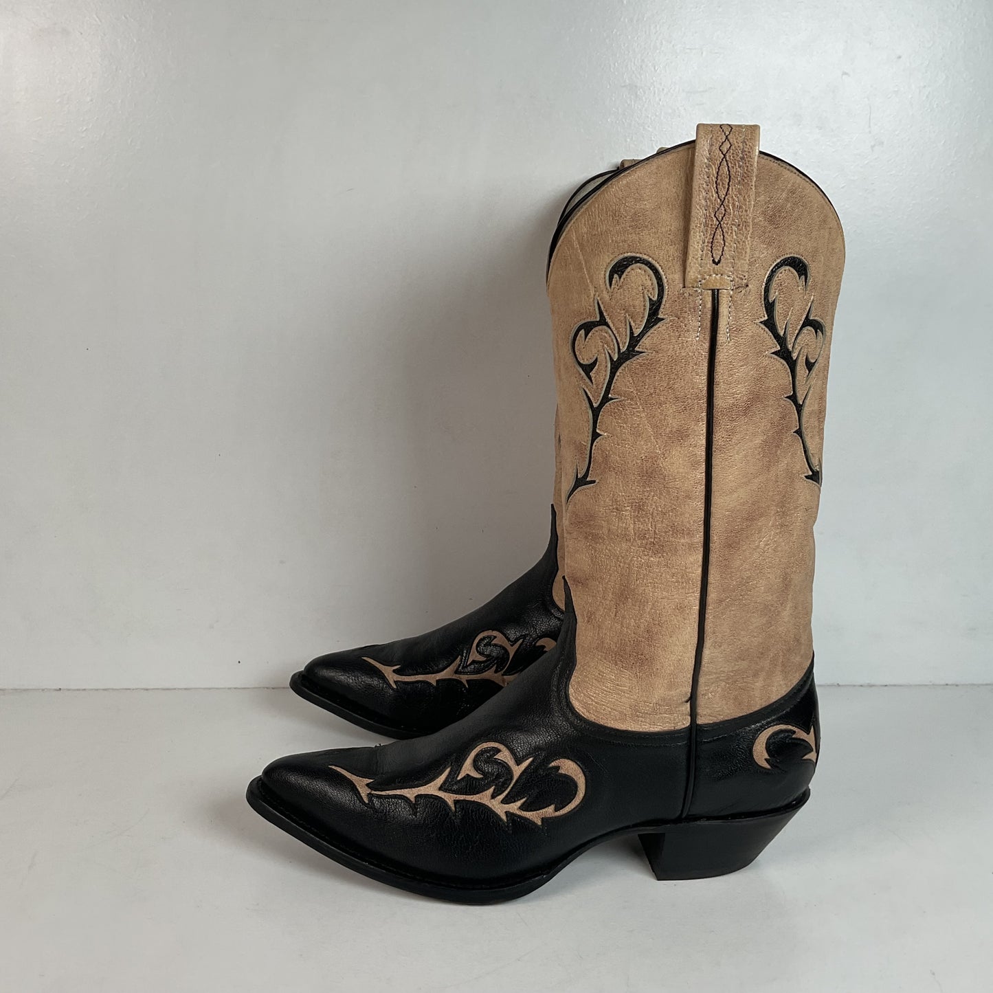 Tony Lama Cowgirl Boots — Tooled Inlay — USA Made — 8.5 M