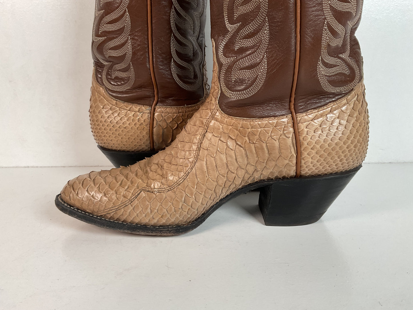 Tony Lama Snakeskin Cowboy Boots | Gold Label | Men’s 7.5 C | Women’s 8.5