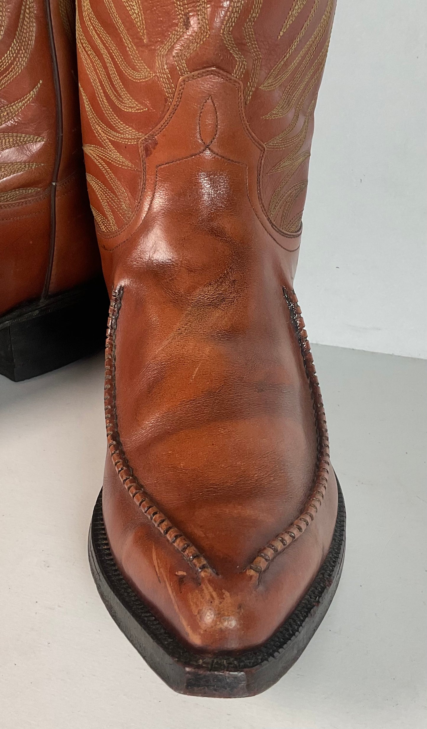 Vintage 1970s Dan Post Whip Stitch Cowboy Boots 9 D Stove Pipe