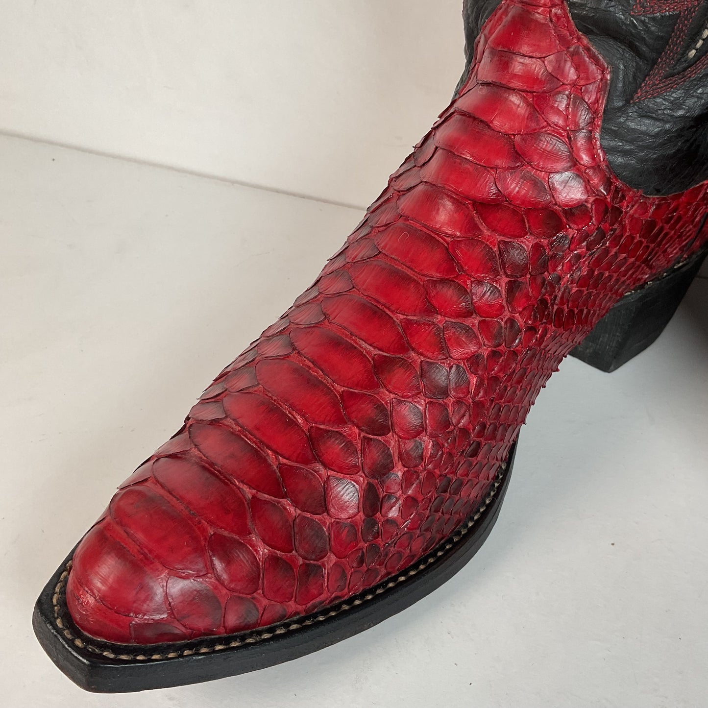 Vintage Larry Mahan Cherry Red Python Snakeskin Cowboy Boots 9.5 D Back Cut