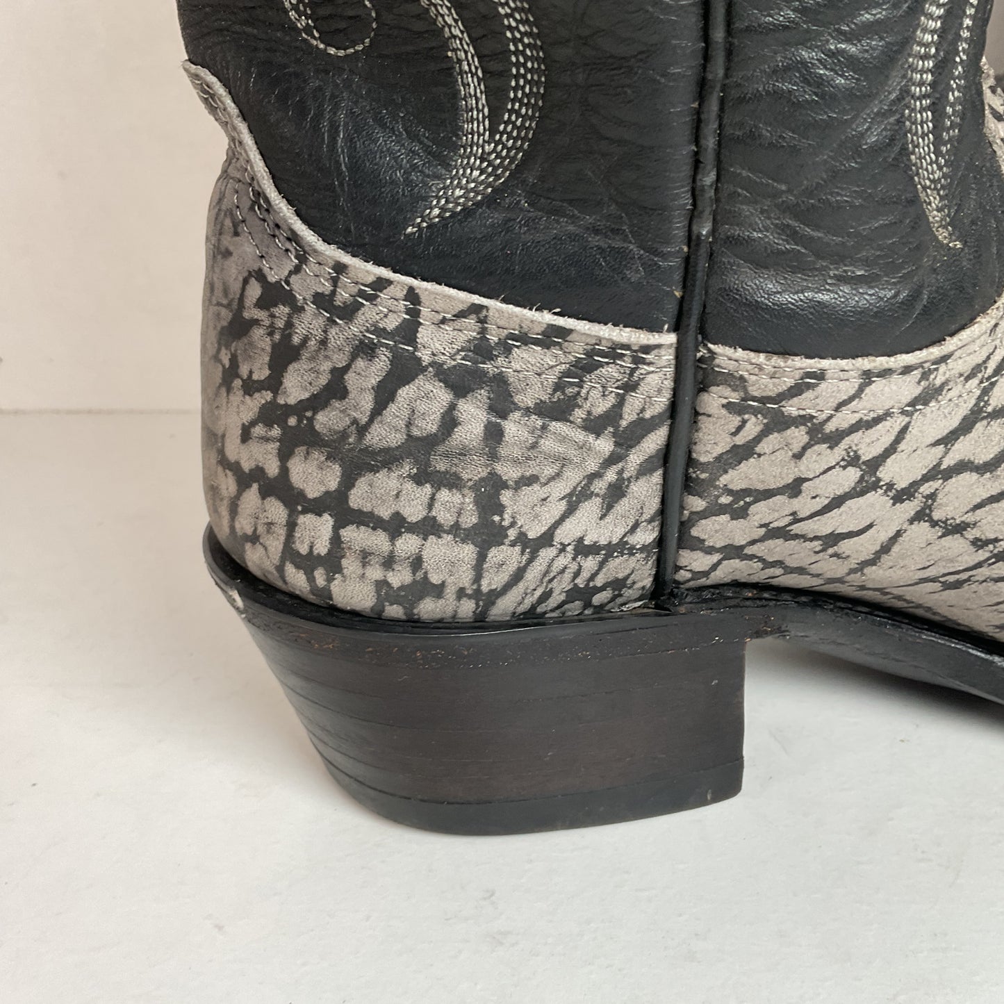 Vintage Dan Post Wildebeest Cowboy Boots 10 D USA Made Exotic