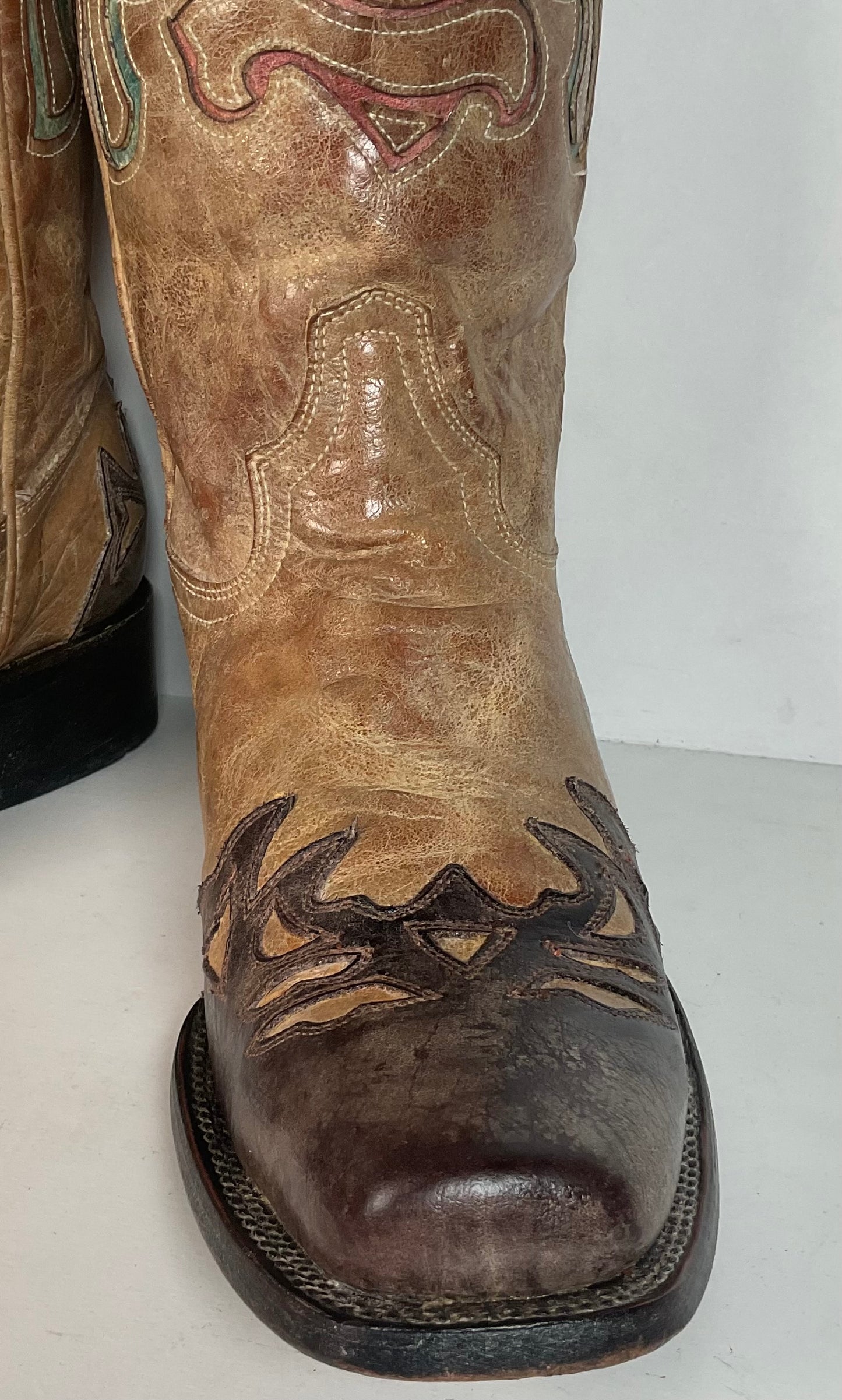 Corral Heart BreakerCowgirl Boots 11 M Wingtip Tooled Revolver Inlay
