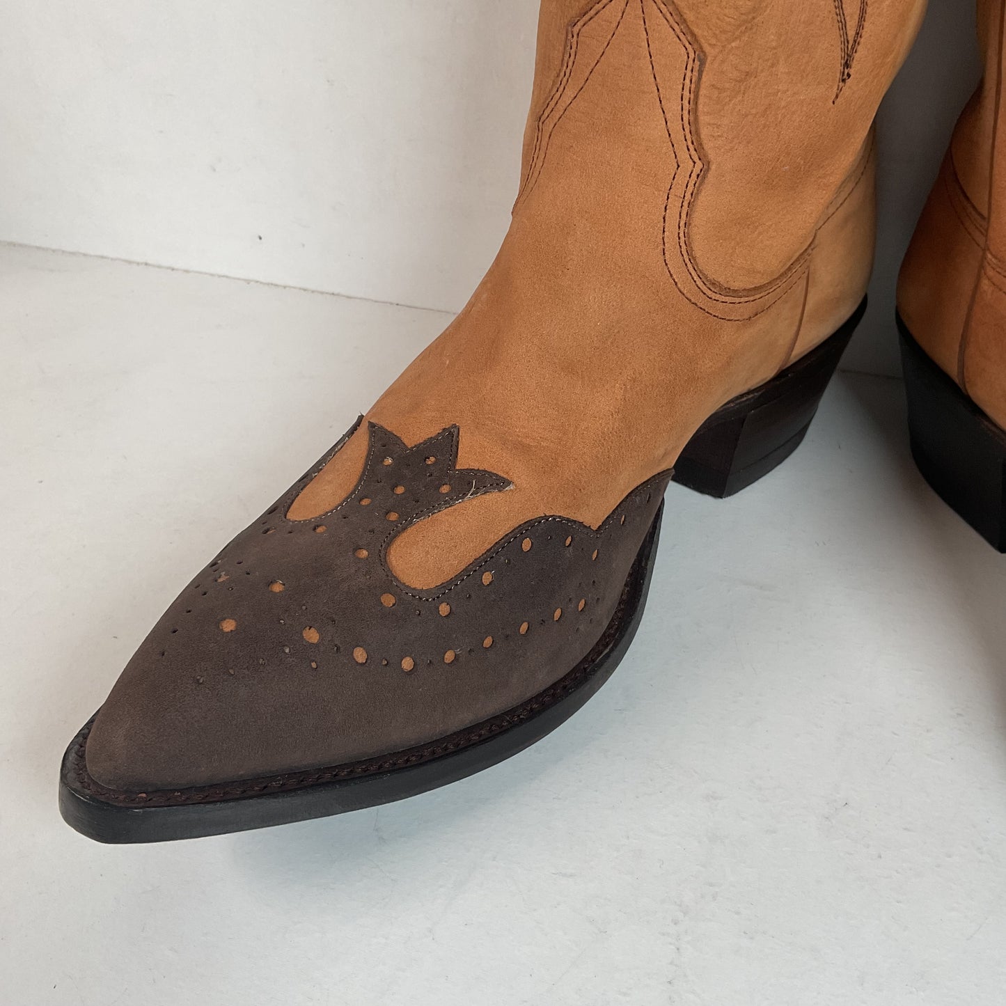 Nocona Wildebeest Wingtip Cowboy Boots Men’s 8.5 D USA Made Exotic Suede