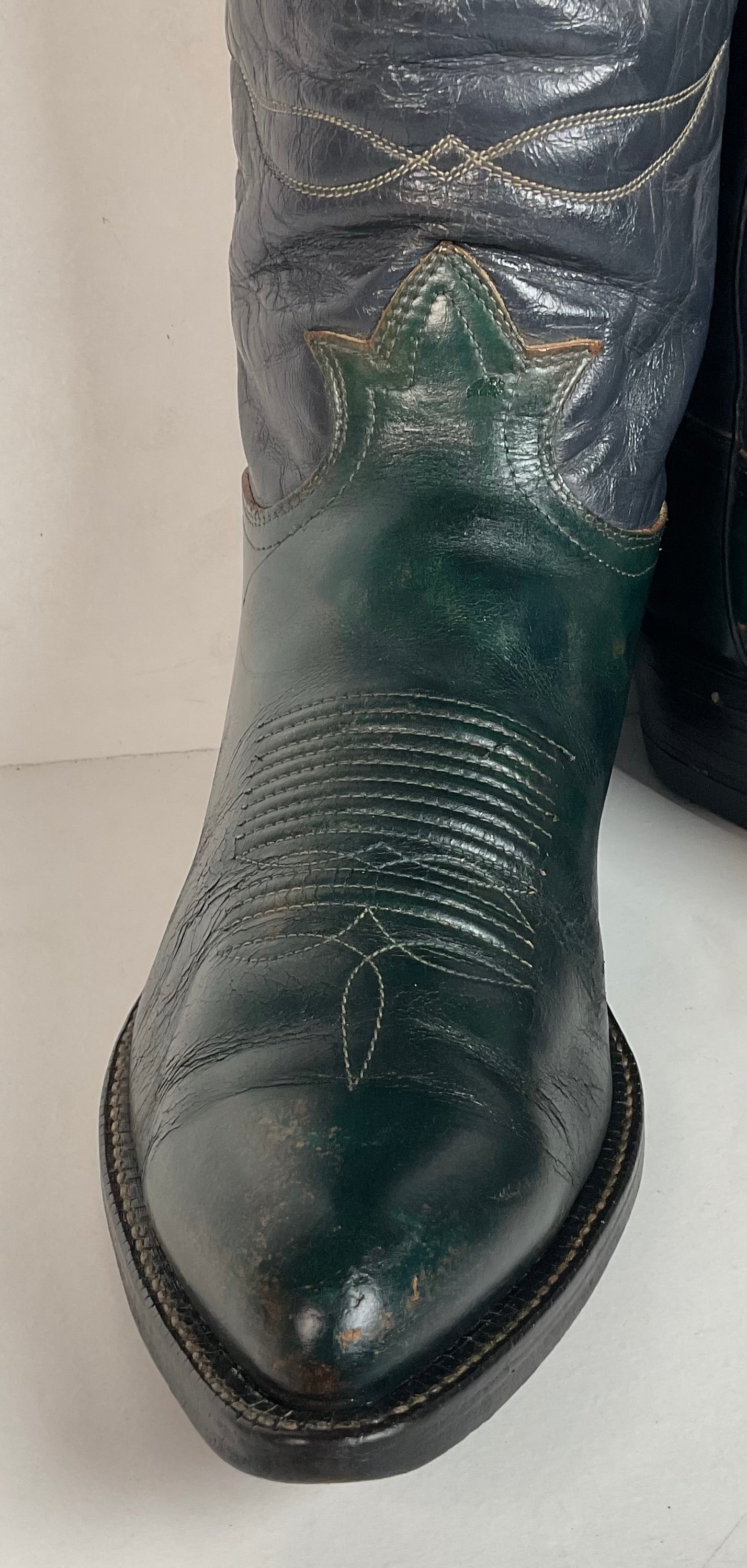 Vintage 1960s Tony Lama Emerald Green Cowboy Boots 10 E Distressed Gold Label
