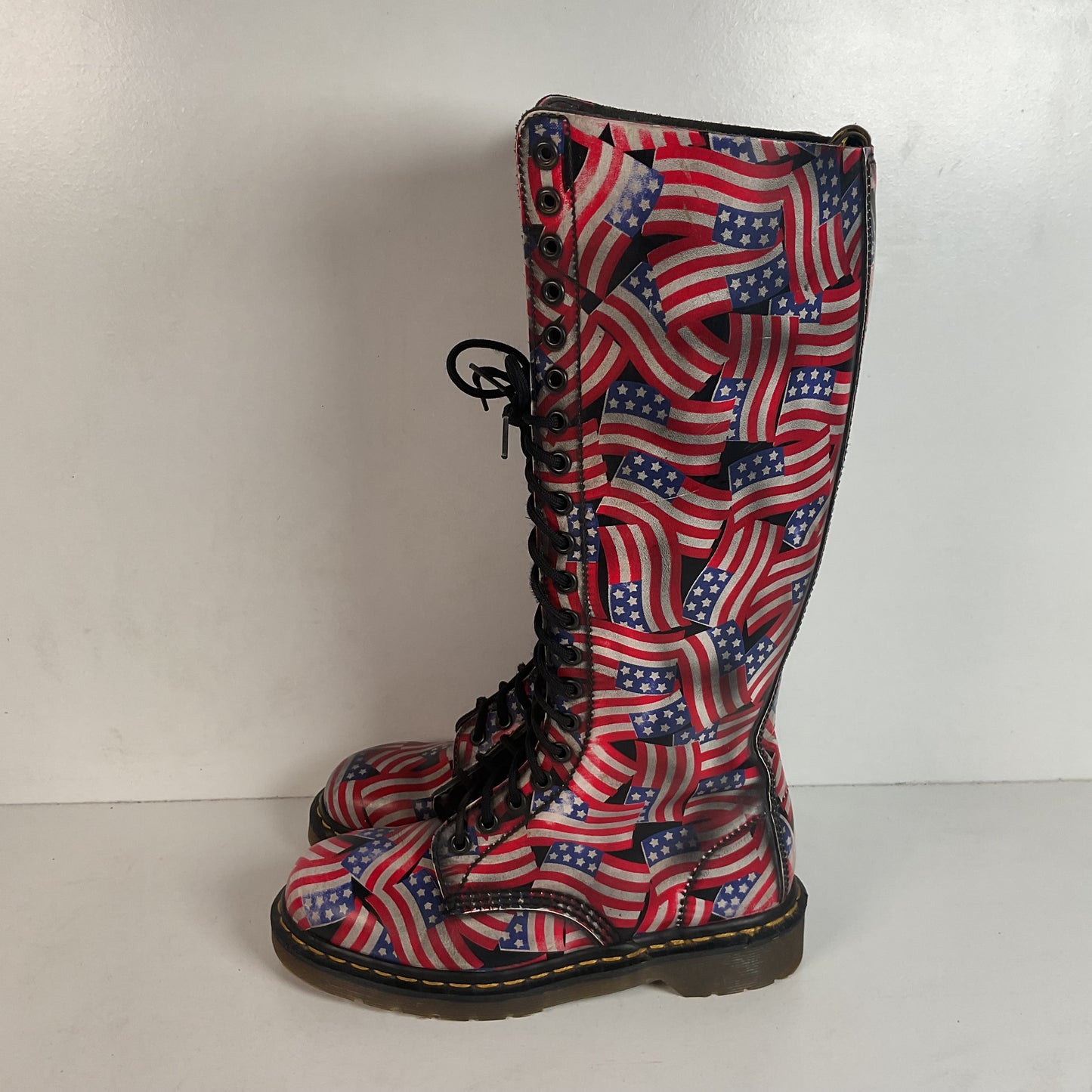 Vintage Dr. Marten 20-Eyelet American Flag Boots UK 6 | US Women’s 8