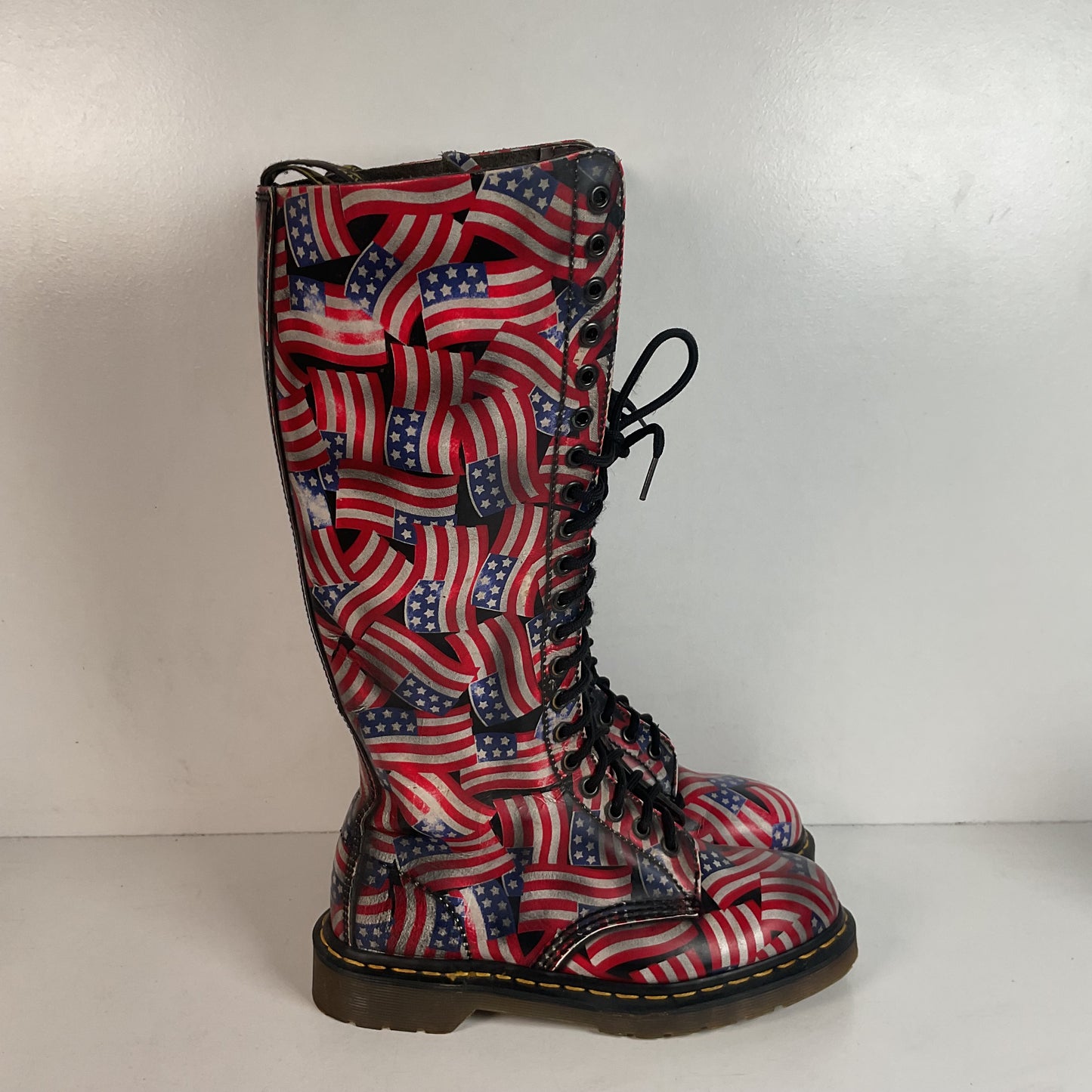 Vintage Dr. Marten 20-Eyelet American Flag Boots UK 6 | US Women’s 8