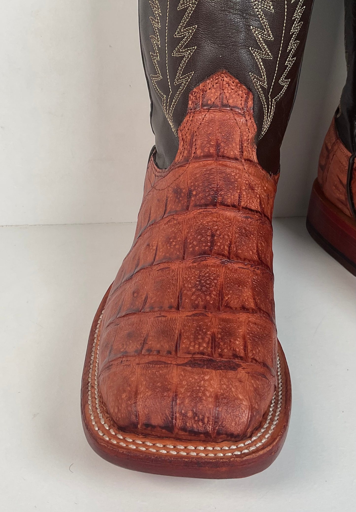 Fenoglio Large Scale Crocodile Cowboy Boots 8.5 E USA Made Exotic Factory Second