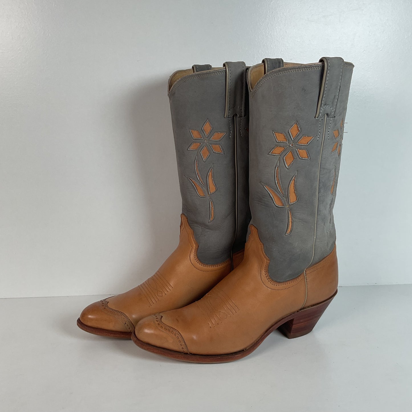 Vintage Justin Women’s Flower Cowgirl Boots | Tooled Inlay | USA Made | 8 B