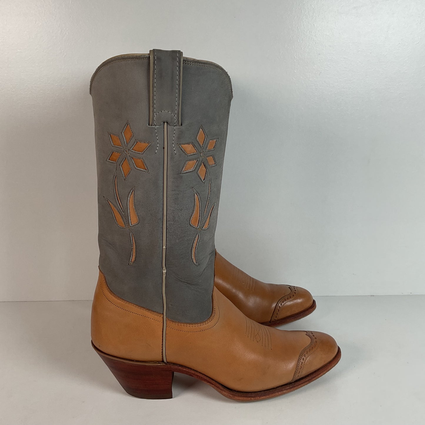 Vintage Justin Women’s Flower Cowgirl Boots | Tooled Inlay | USA Made | 8 B