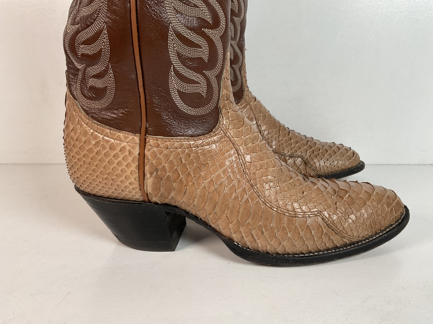 Tony Lama Snakeskin Cowboy Boots | Gold Label | Men’s 7.5 C | Women’s 8.5