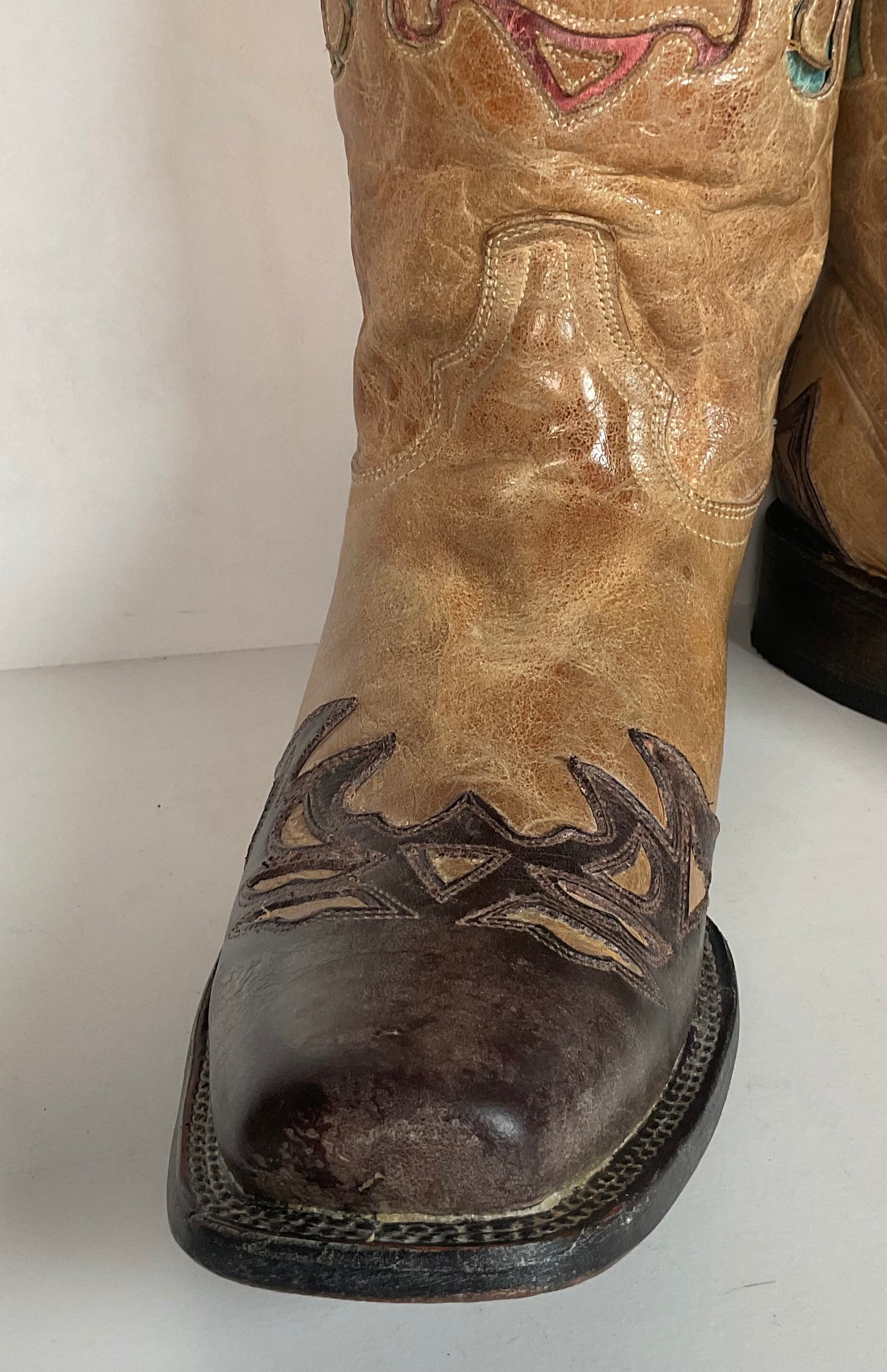 Corral Heart BreakerCowgirl Boots 11 M Wingtip Tooled Revolver Inlay