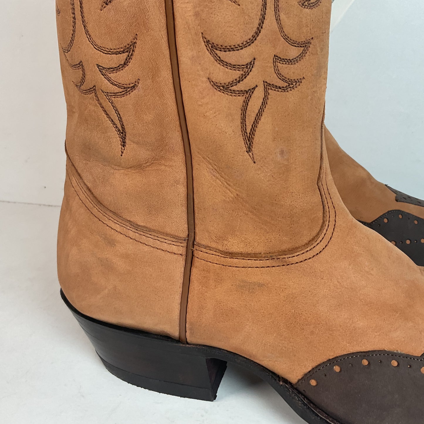 Nocona Wildebeest Wingtip Cowboy Boots Men’s 8.5 D USA Made Exotic Suede
