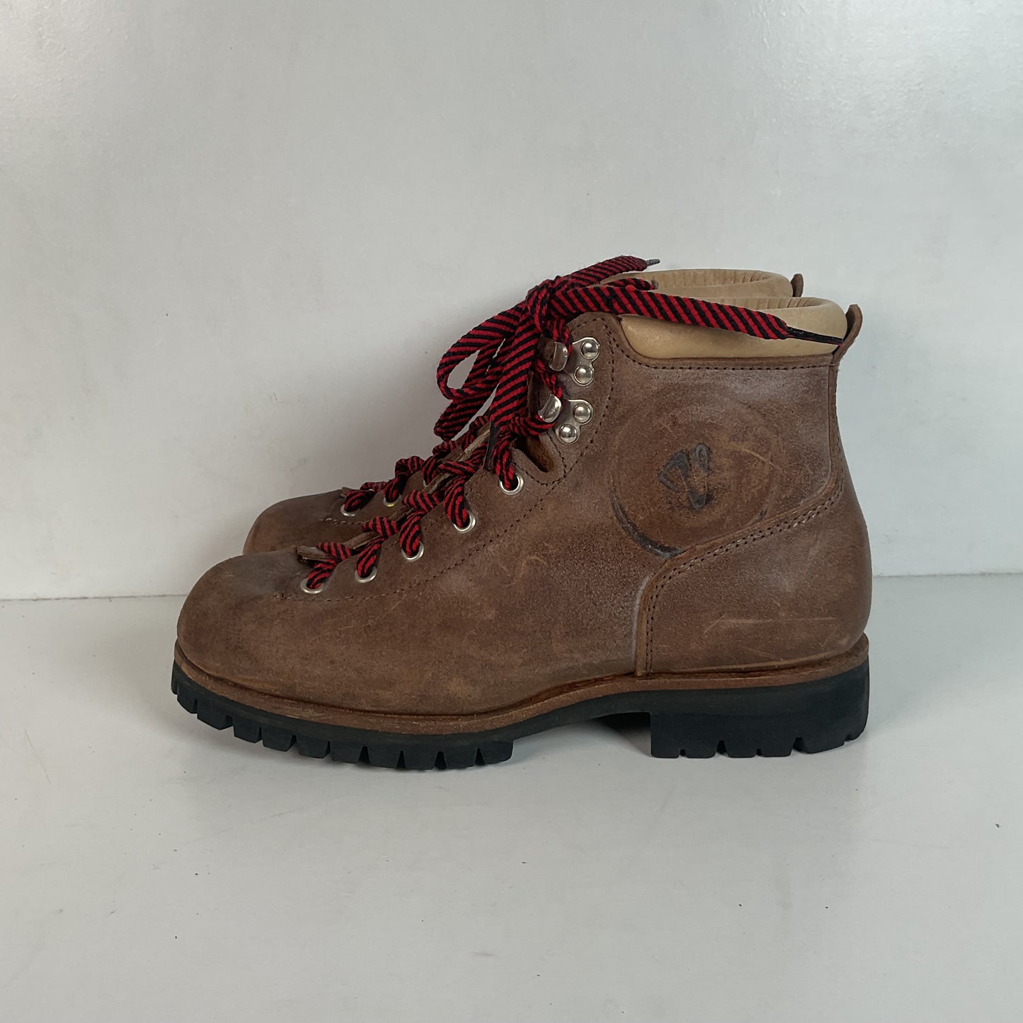 Vintage Vasque Mens Mountaineering Boots 8.5 A Hiking Rough Out Suede