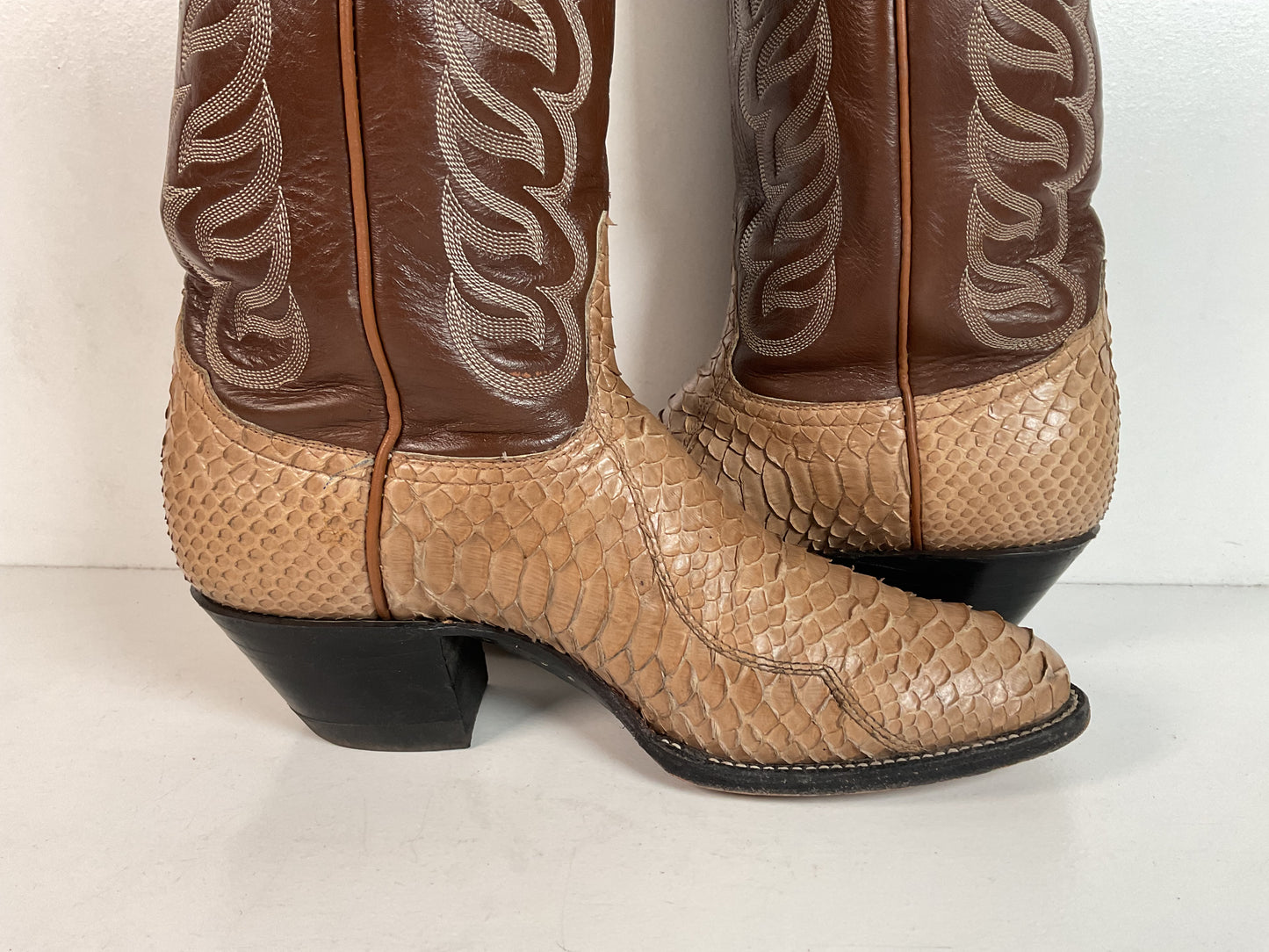 Tony Lama Snakeskin Cowboy Boots | Gold Label | Men’s 7.5 C | Women’s 8.5