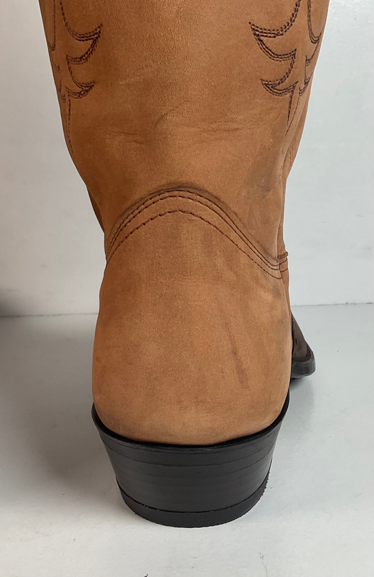Nocona Wildebeest Wingtip Cowboy Boots Men’s 8.5 D USA Made Exotic Suede