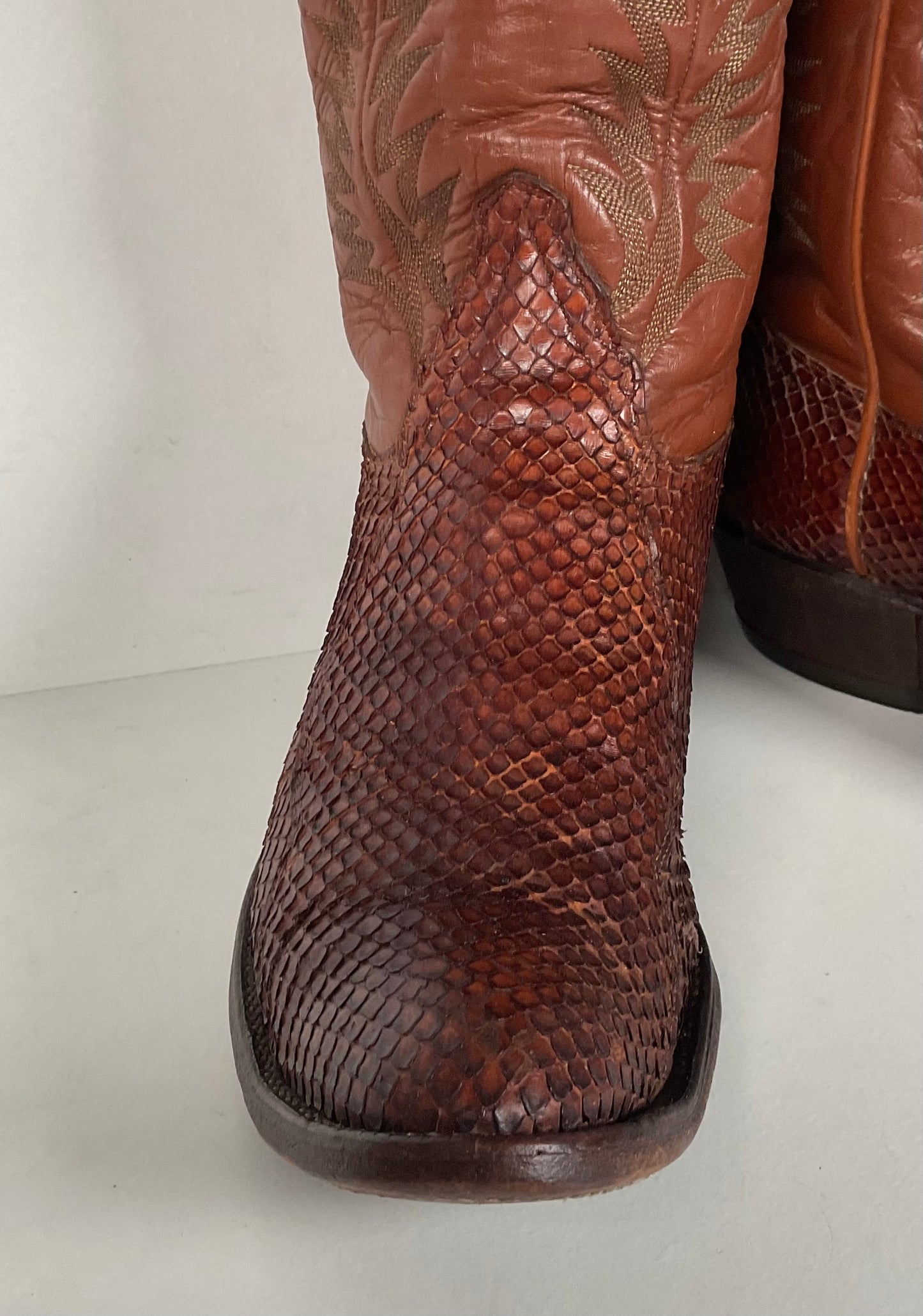 Tony Lama Anaconda Cowboy Boots | Exotic Snakeskin | Thrashed | Gold Label | 9.5