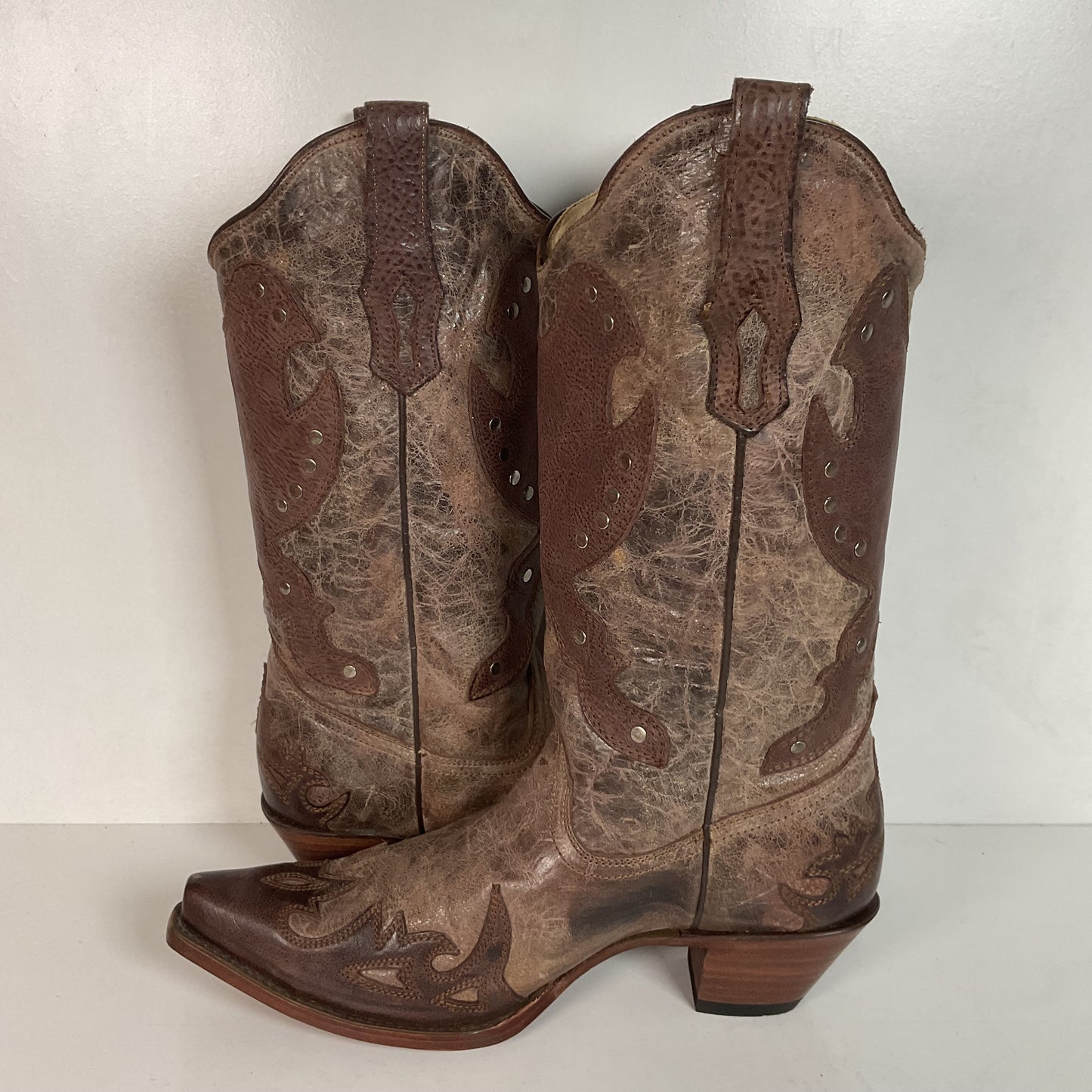 Corral Women’s Concho Cowgirl Boots 12 M Distressed Style Wingtip