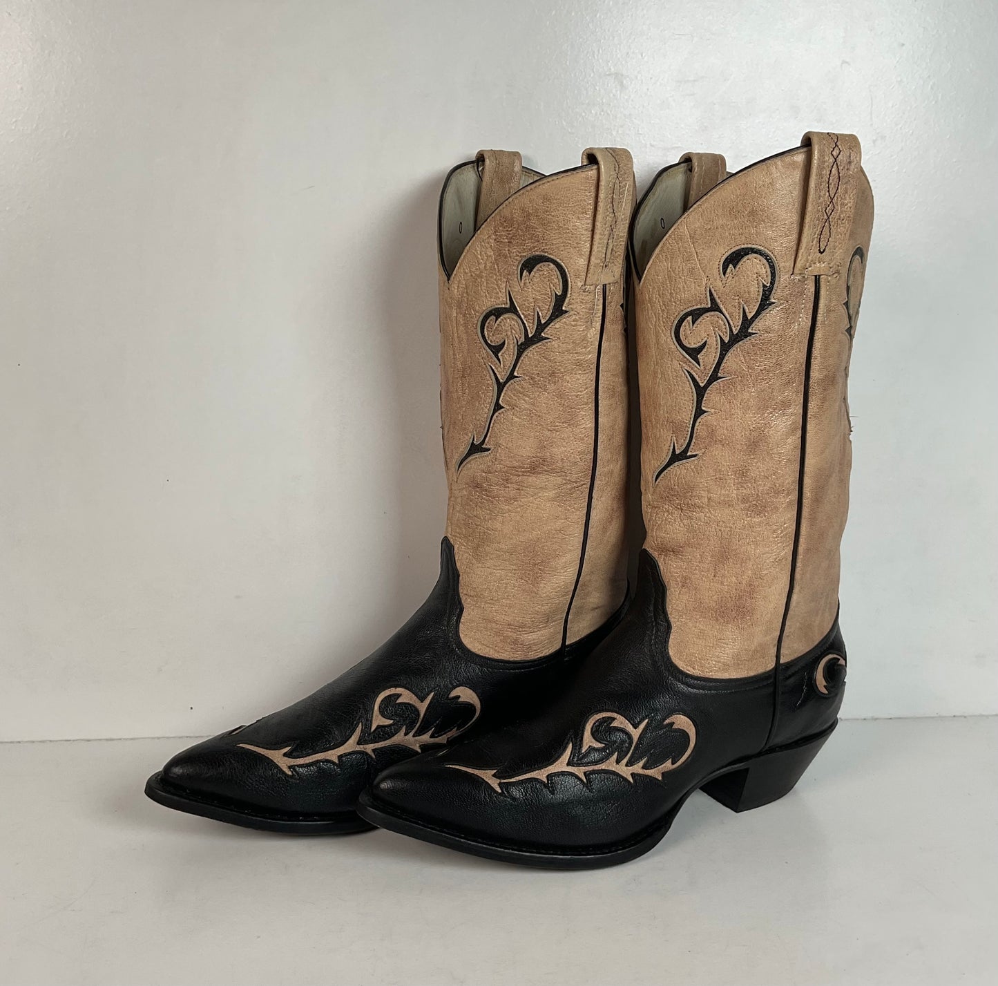 Tony Lama Cowgirl Boots — Tooled Inlay — USA Made — 8.5 M