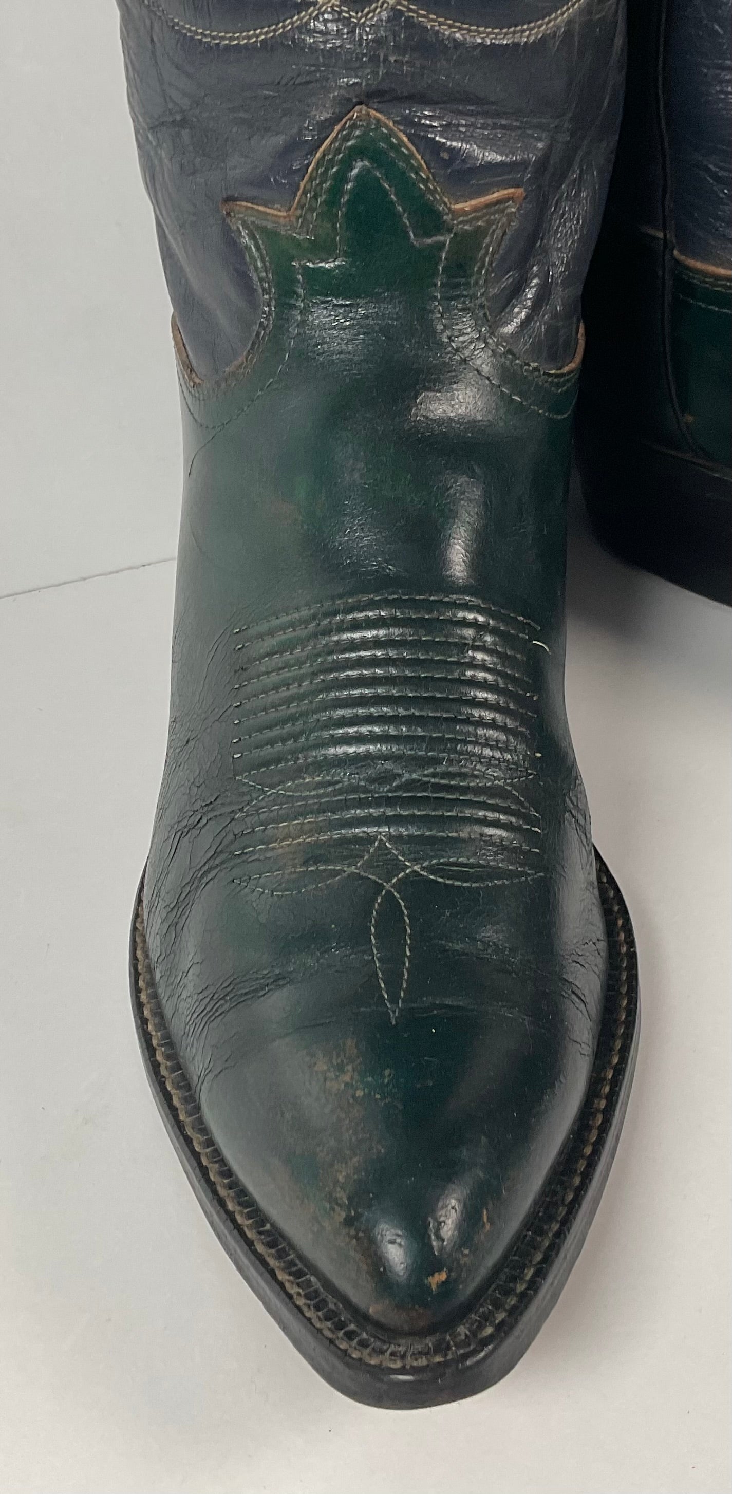 Vintage 1960s Tony Lama Emerald Green Cowboy Boots 10 E Distressed Gold Label