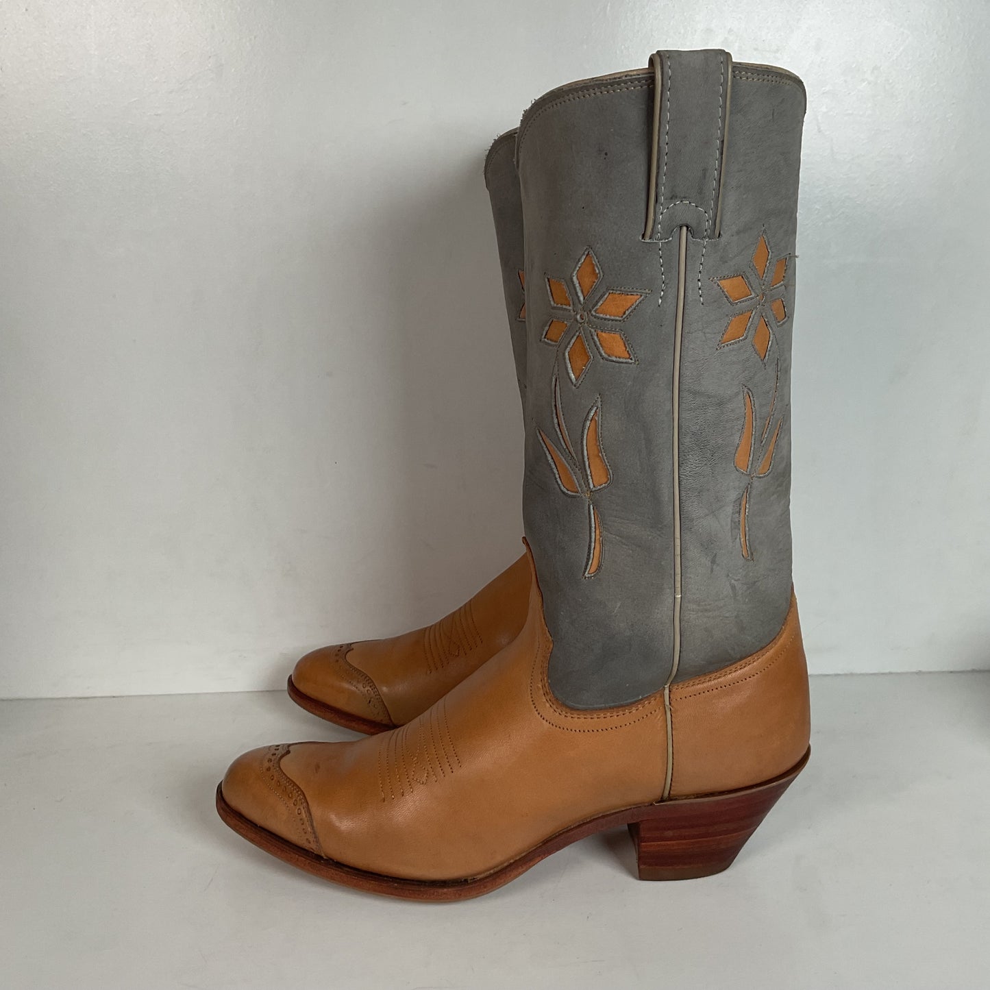 Vintage Justin Women’s Flower Cowgirl Boots 8 B Tooled Inlay USA Made