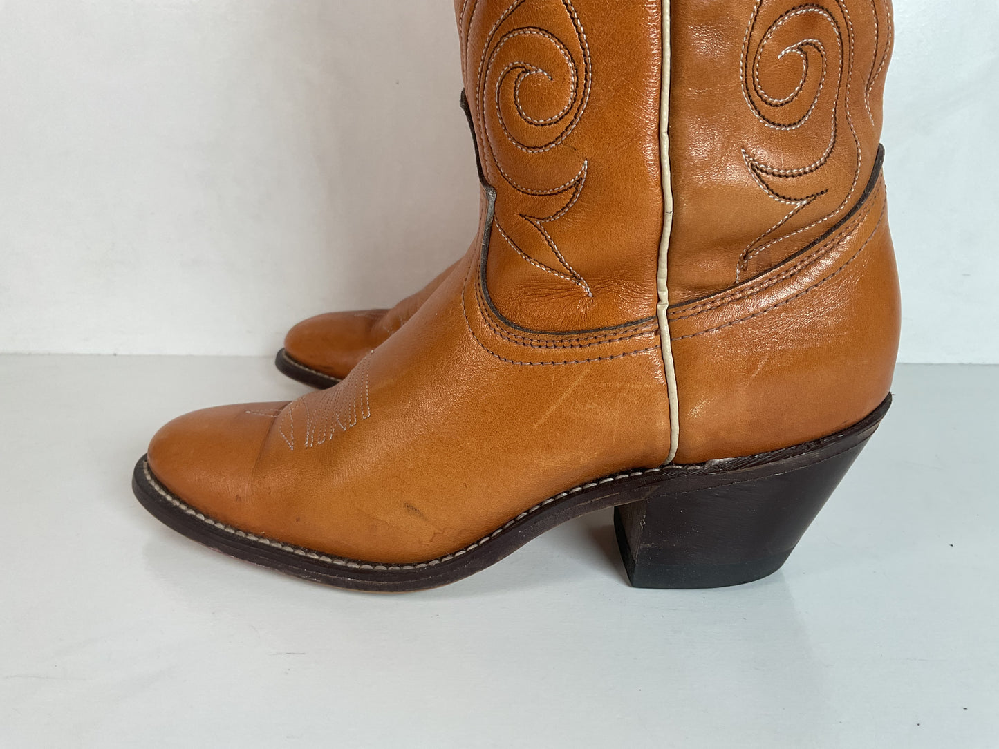 Vintage 1970s Acme Tooled Flower Inlay Cowgirl Boots 6.5 M USA Made