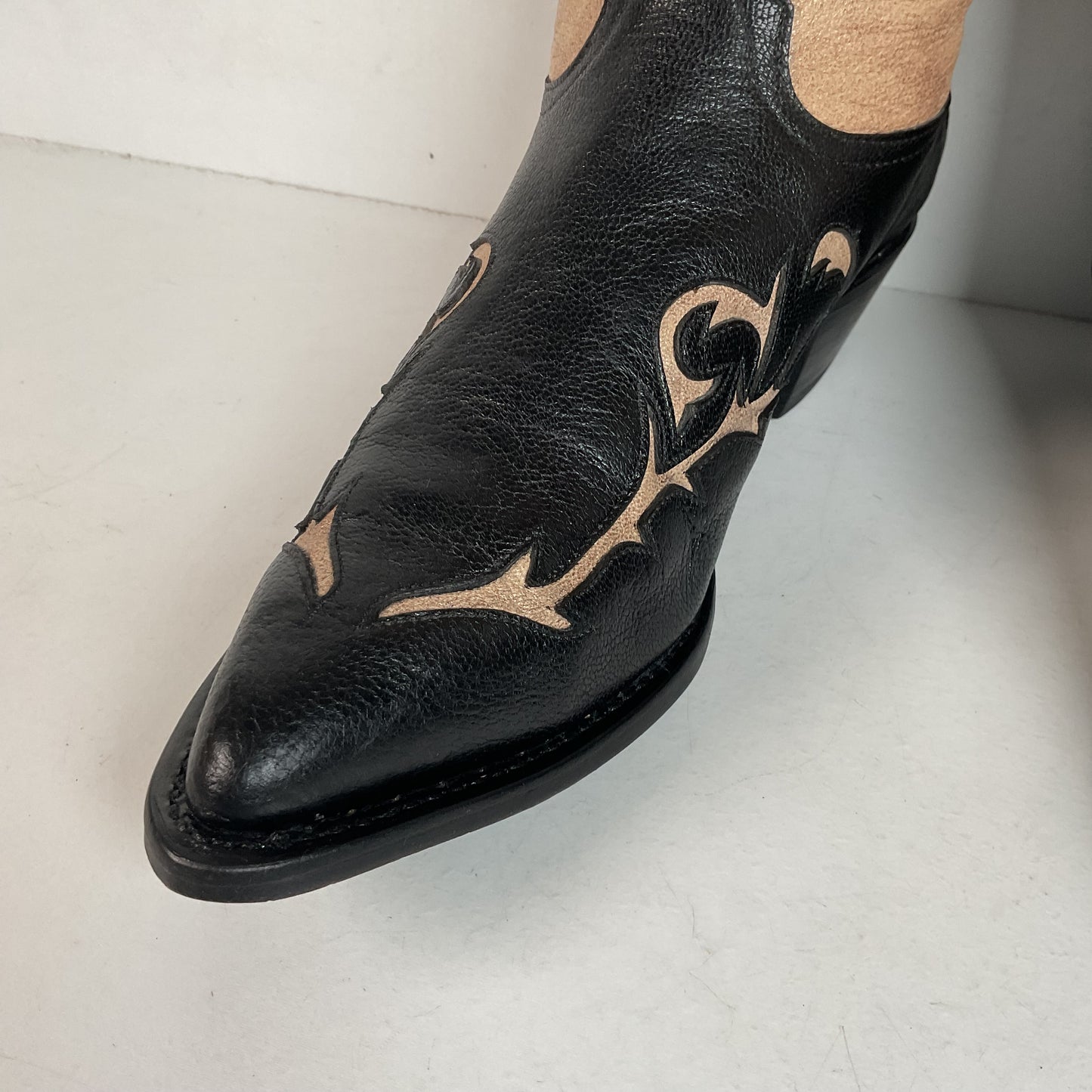 Tony Lama Cowgirl Boots — Tooled Inlay — USA Made — 8.5 M