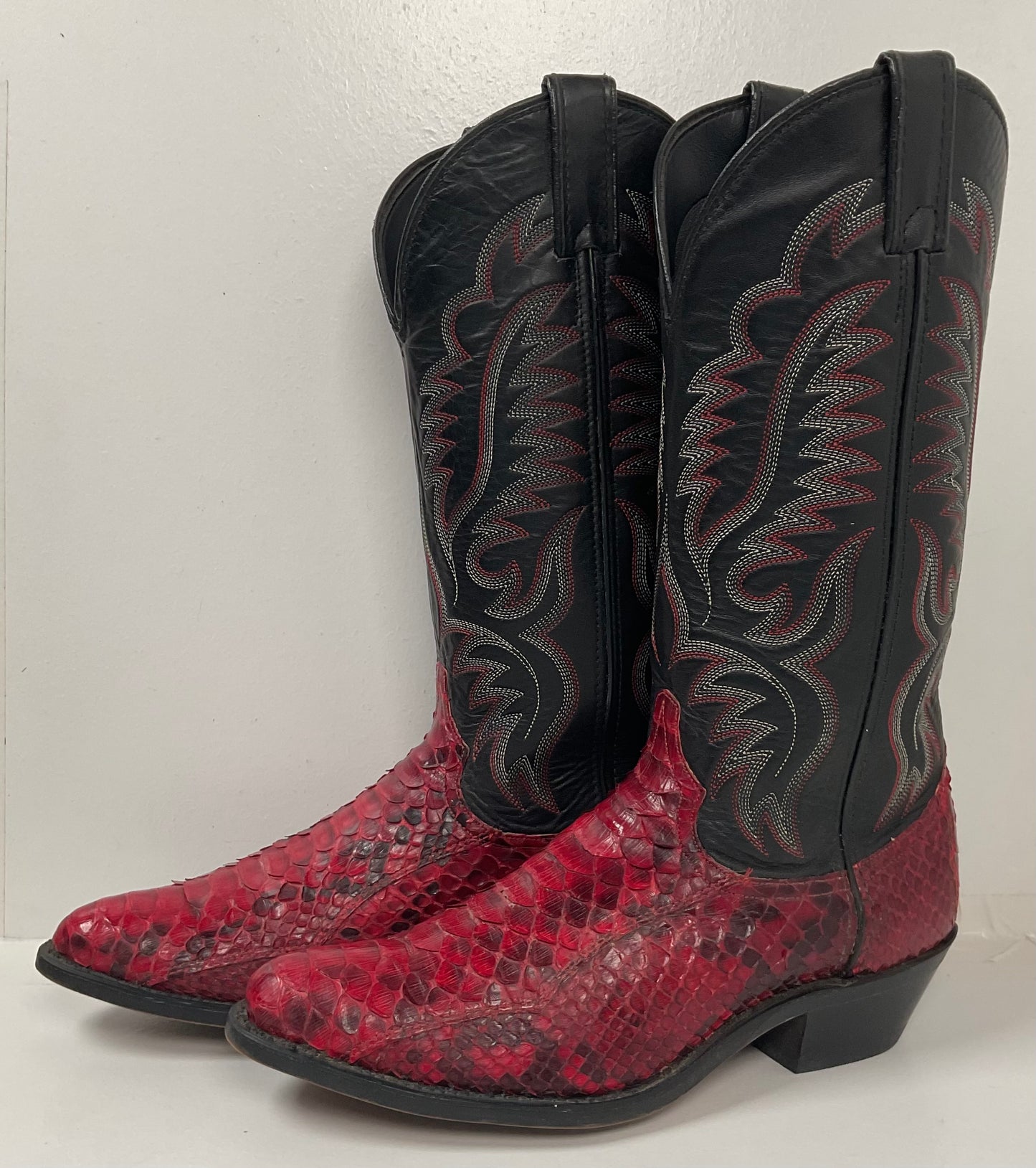 Vintage Laredo Ruby Red Python Snakeskin Cowboy Boots 8 D USA Made Back Cut